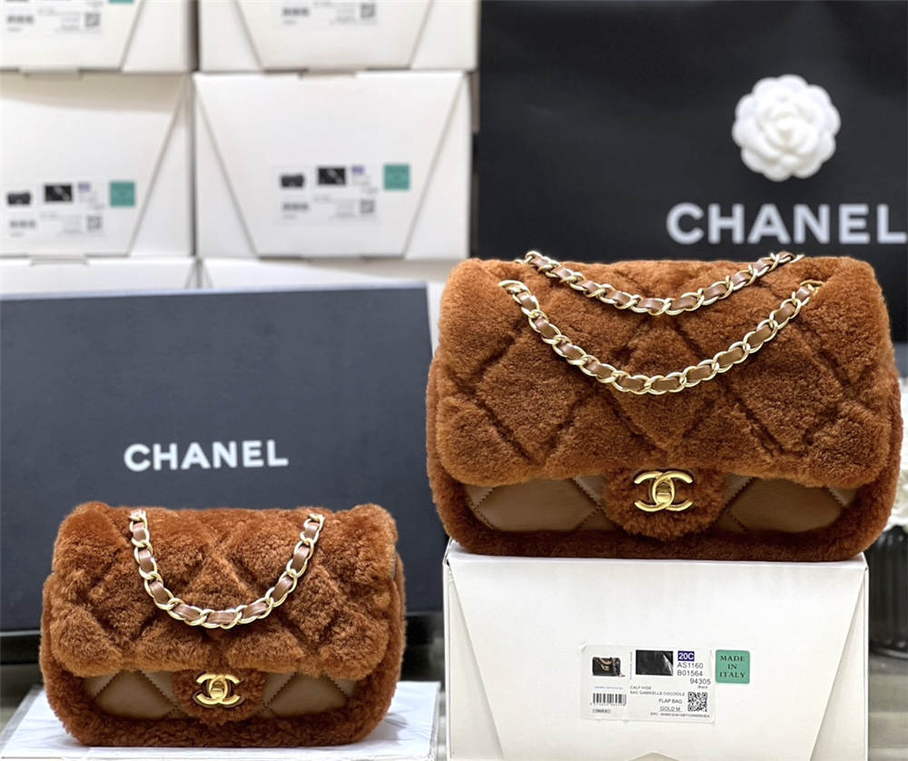 Chanel Flap bag, Shearling lambskin & gold-tone metal AS514900 Size 16*23.5*7.5cm 2025 new 